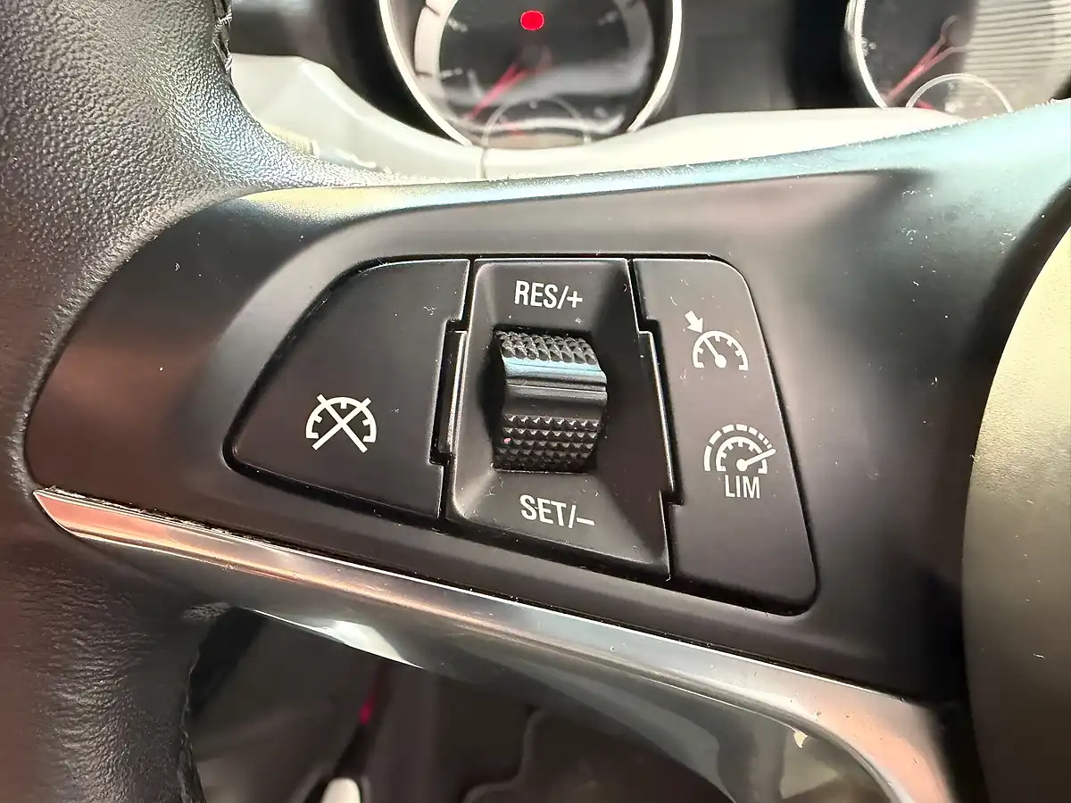 Used 2015 Vauxhall Adam Jam White - Interior and Exterior details 17