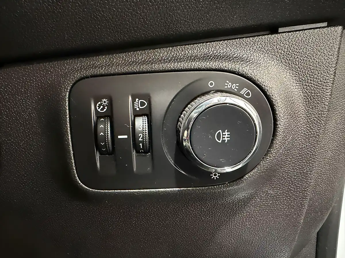 Used 2015 Vauxhall Adam Jam White - Interior and Exterior details 18