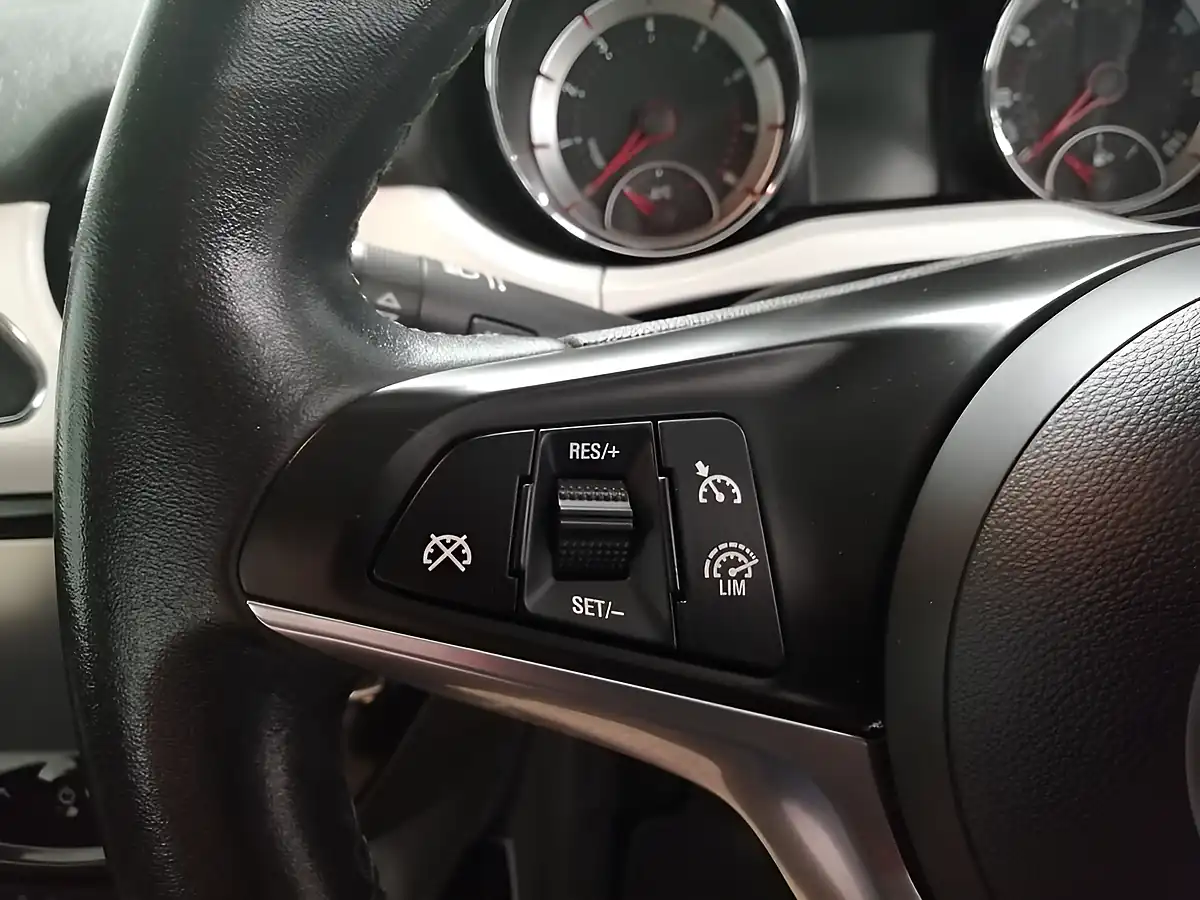 Used 2015 Vauxhall Adam Jam White - Interior and Exterior details 8