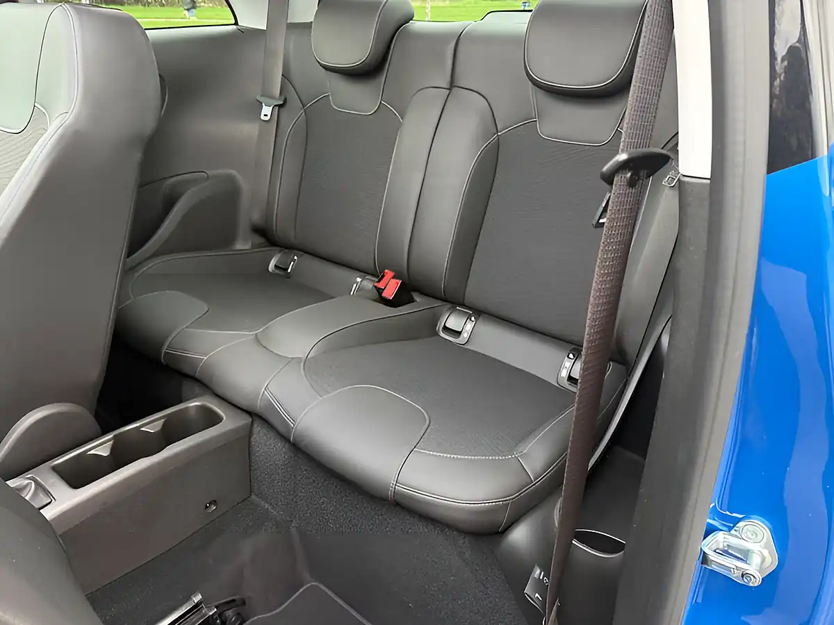 Used 2015 Vauxhall Adam Rocks Air Blue - Interior and Exterior details 10