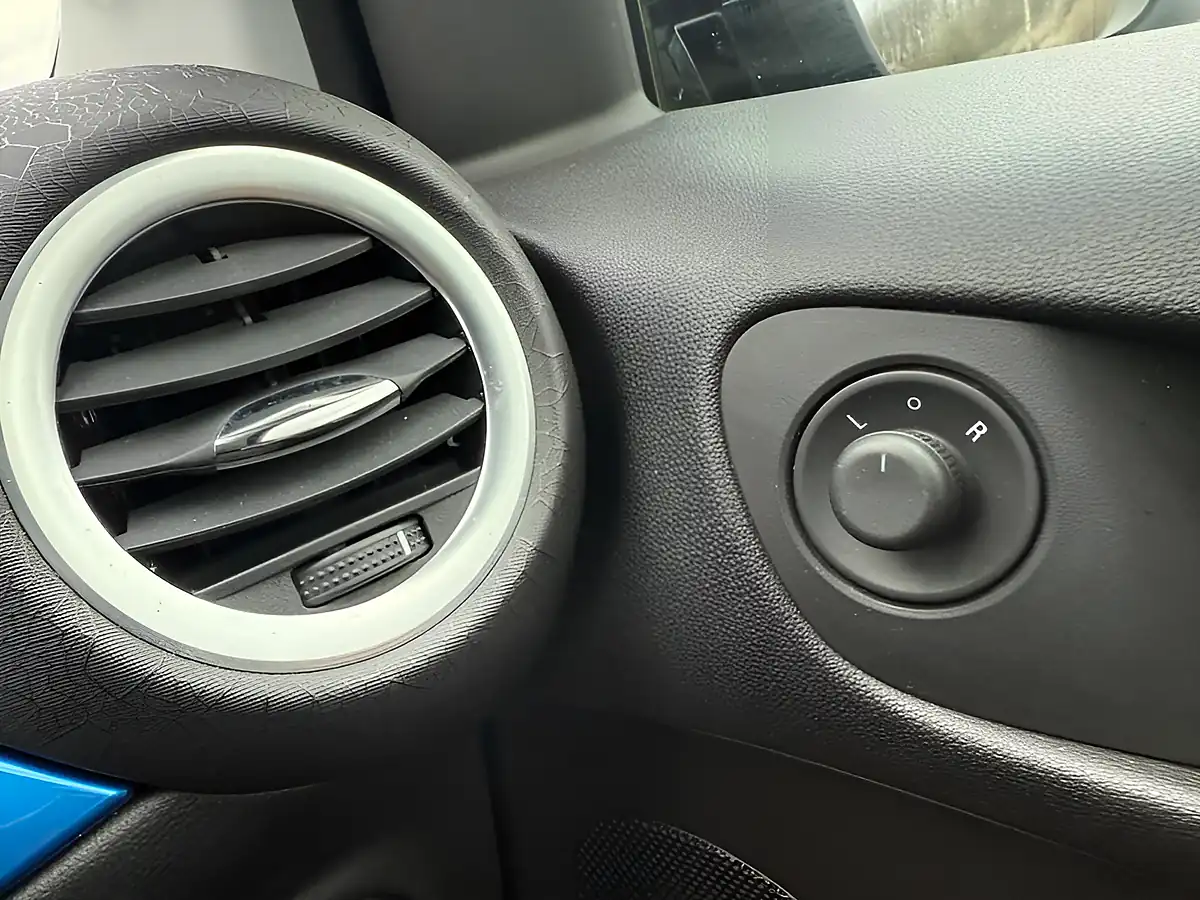 Used 2015 Vauxhall Adam Rocks Air Blue - Interior and Exterior details 18
