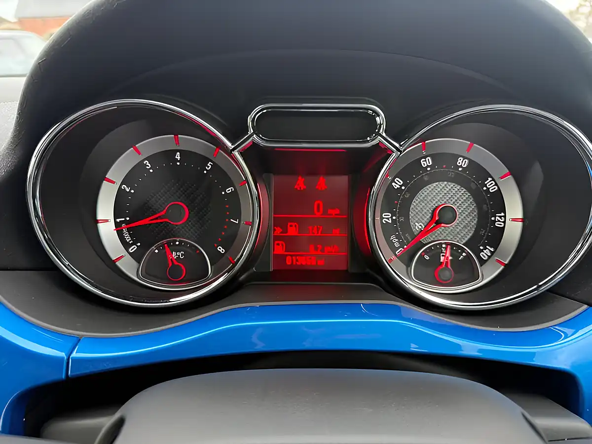 Used 2015 Vauxhall Adam Rocks Air Blue - Interior and Exterior details 19