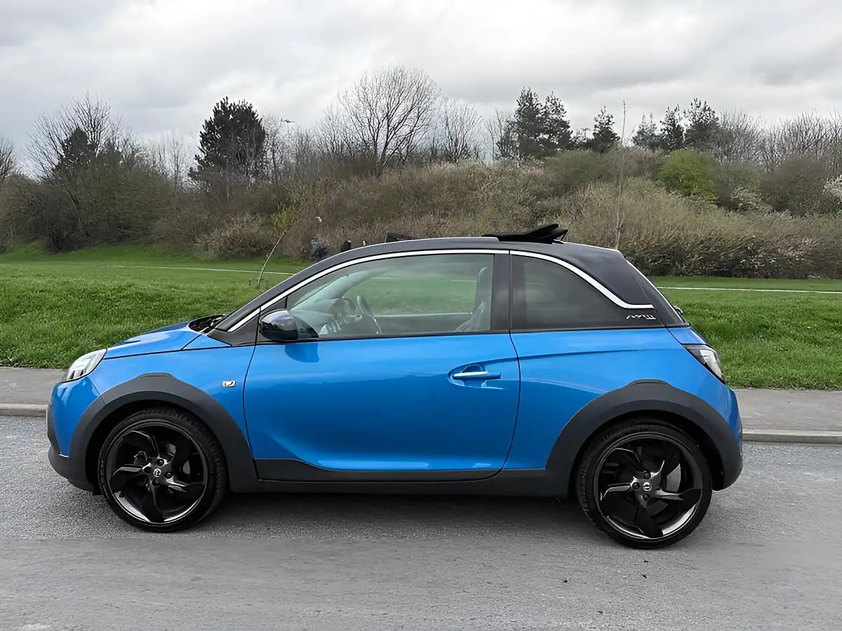 Used 2015 Vauxhall Adam Rocks Air Blue - Interior and Exterior details 5