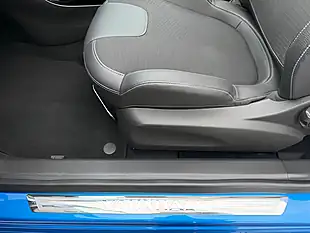 Used 2015 Vauxhall Adam Rocks Air Blue - Interior and Exterior details 9