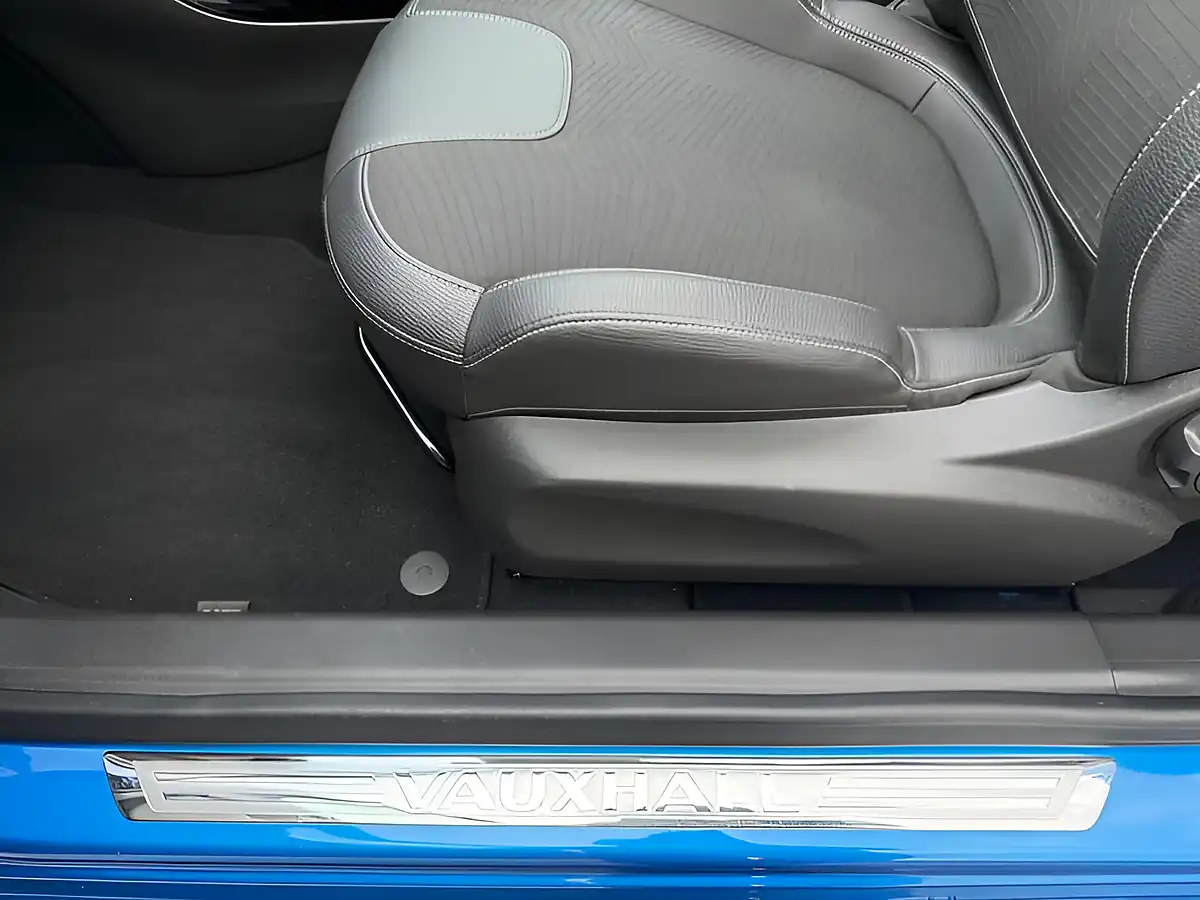 Used 2015 Vauxhall Adam Rocks Air Blue - Interior and Exterior details 9