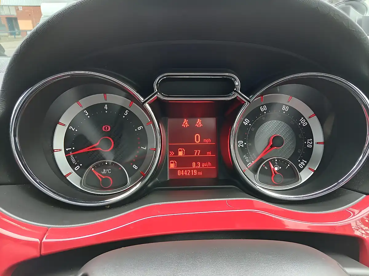 Used 2015 Vauxhall Adam Rocks Air Red - Interior and Exterior details 16