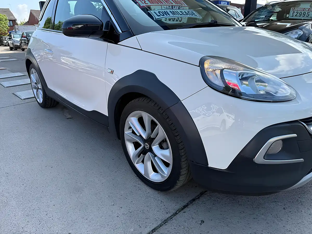 Used 2015 Vauxhall Adam Rocks Air White - Interior and Exterior details 13