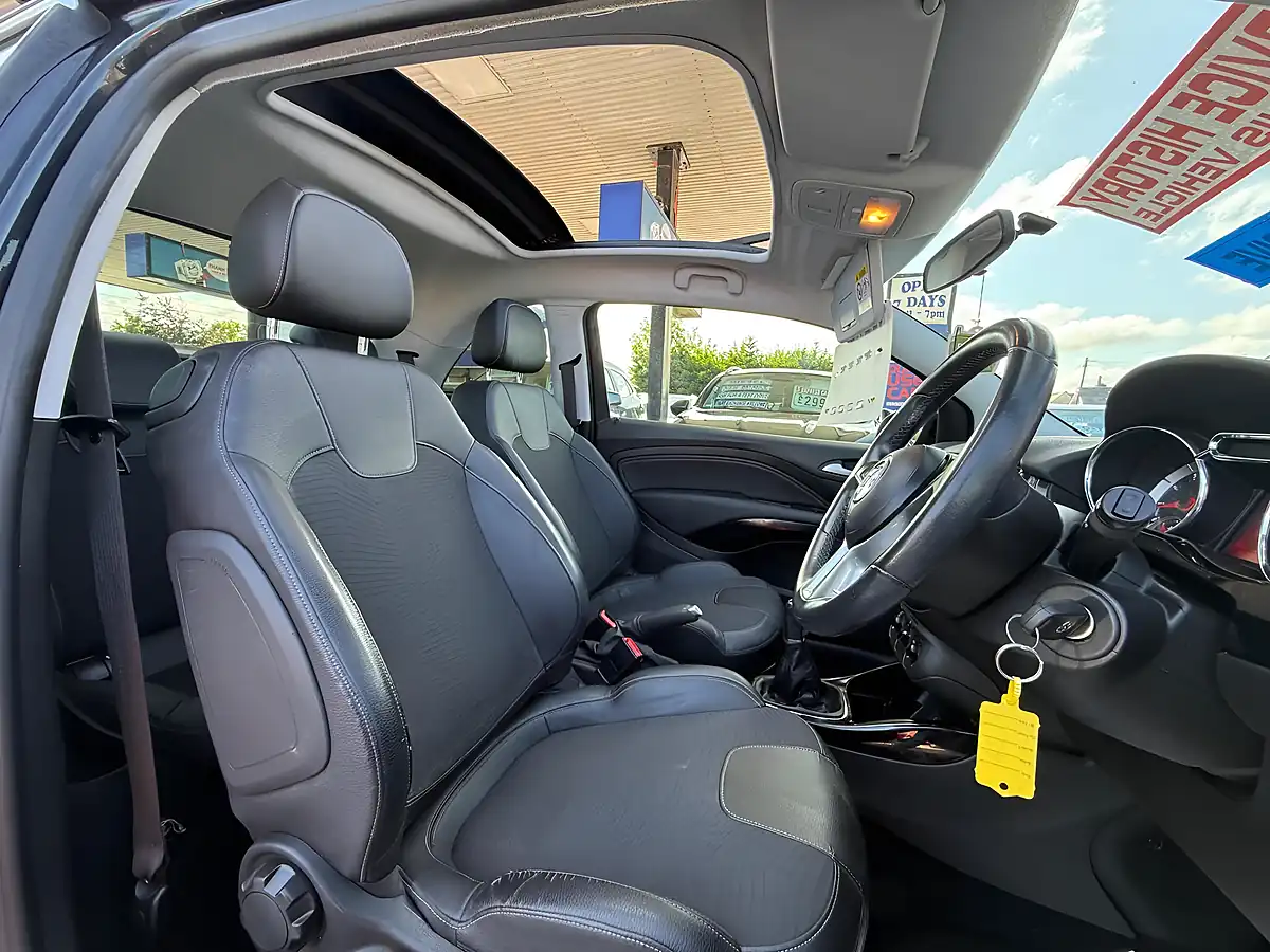 Used 2015 Vauxhall Adam Rocks Air White - Interior and Exterior details 14