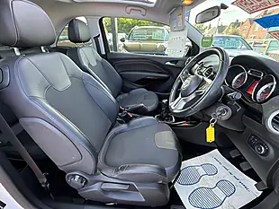 Used 2015 Vauxhall Adam Rocks Air White - Interior and Exterior details 16