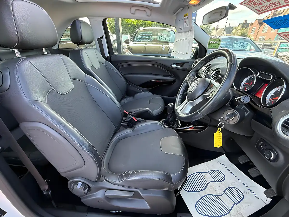 Used 2015 Vauxhall Adam Rocks Air White - Interior and Exterior details 16