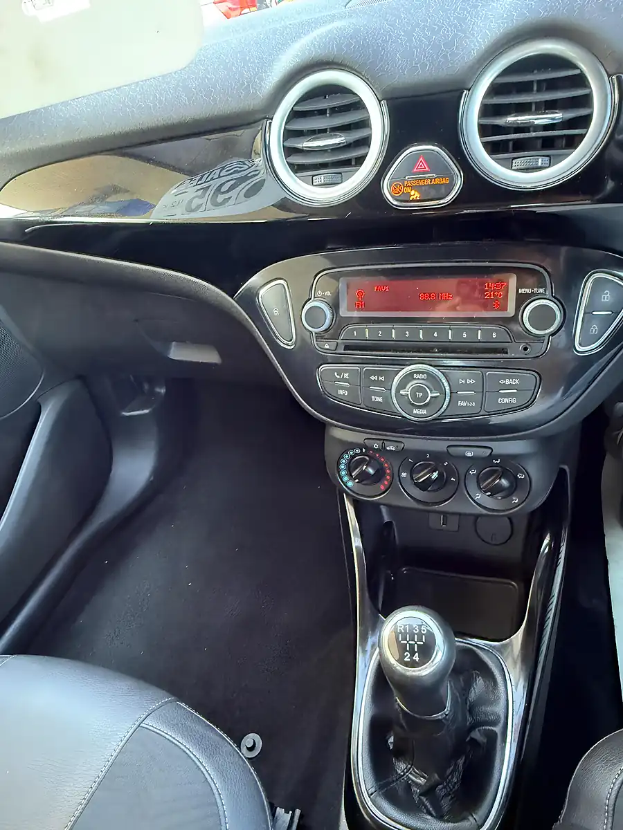 Used 2015 Vauxhall Adam Rocks Air White - Interior and Exterior details 17