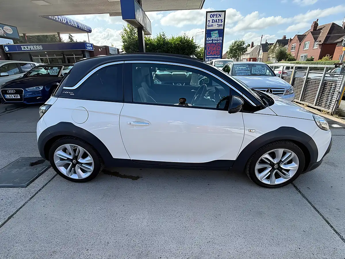 Used 2015 Vauxhall Adam Rocks Air White - Interior and Exterior details 2