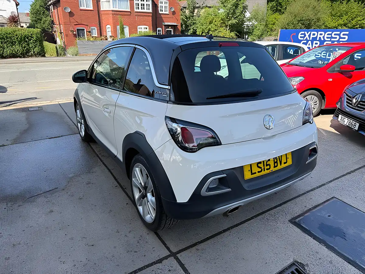 Used 2015 Vauxhall Adam Rocks Air White - Interior and Exterior details 5