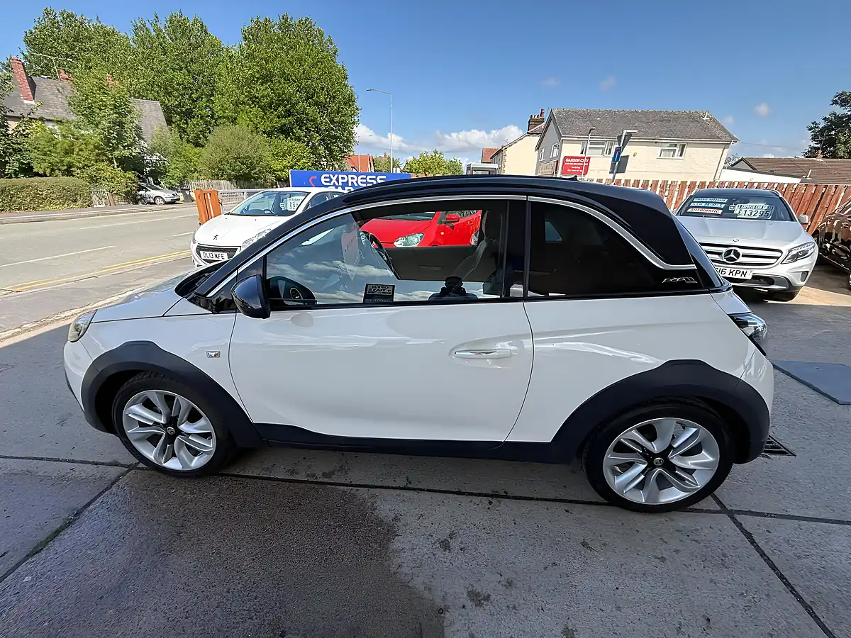 Used 2015 Vauxhall Adam Rocks Air White - Interior and Exterior details 6