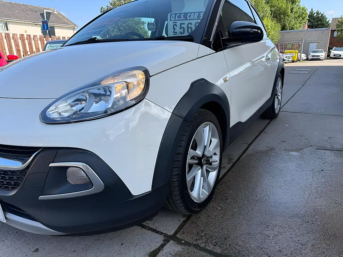 Used 2015 Vauxhall Adam Rocks Air White - Interior and Exterior details 9