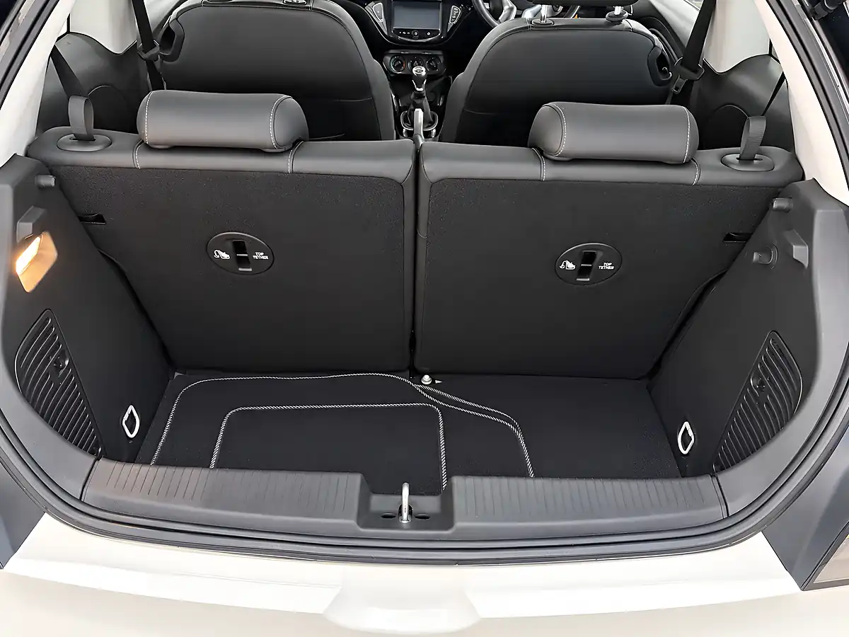 Used 2015 Vauxhall Adam Rocks Air White - Interior and Exterior details 10