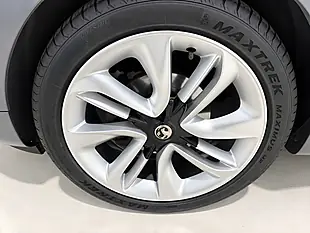 Used 2015 Vauxhall Adam Rocks Air White - Interior and Exterior details 12