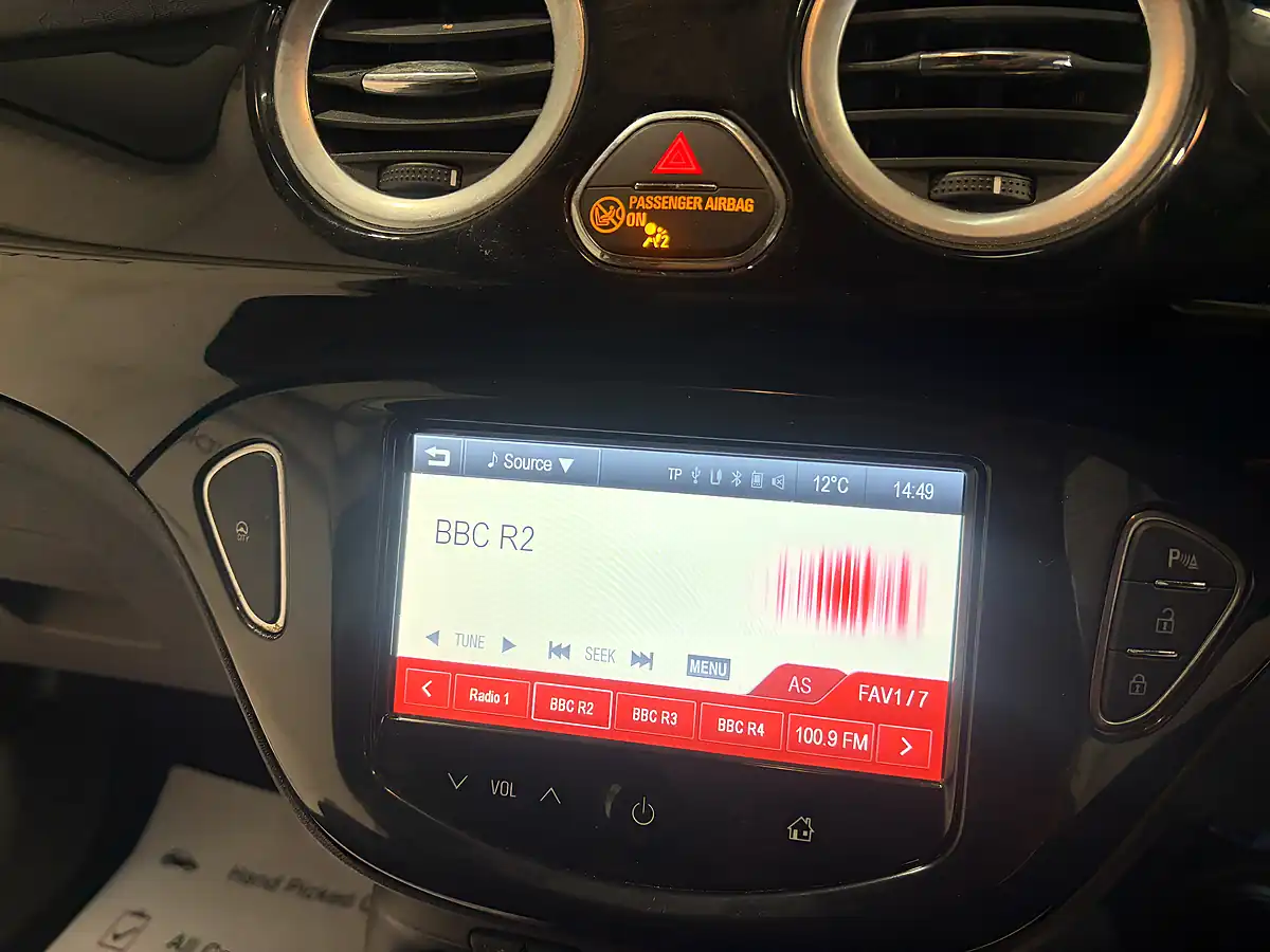 Used 2015 Vauxhall Adam Rocks Air White - Interior and Exterior details 16