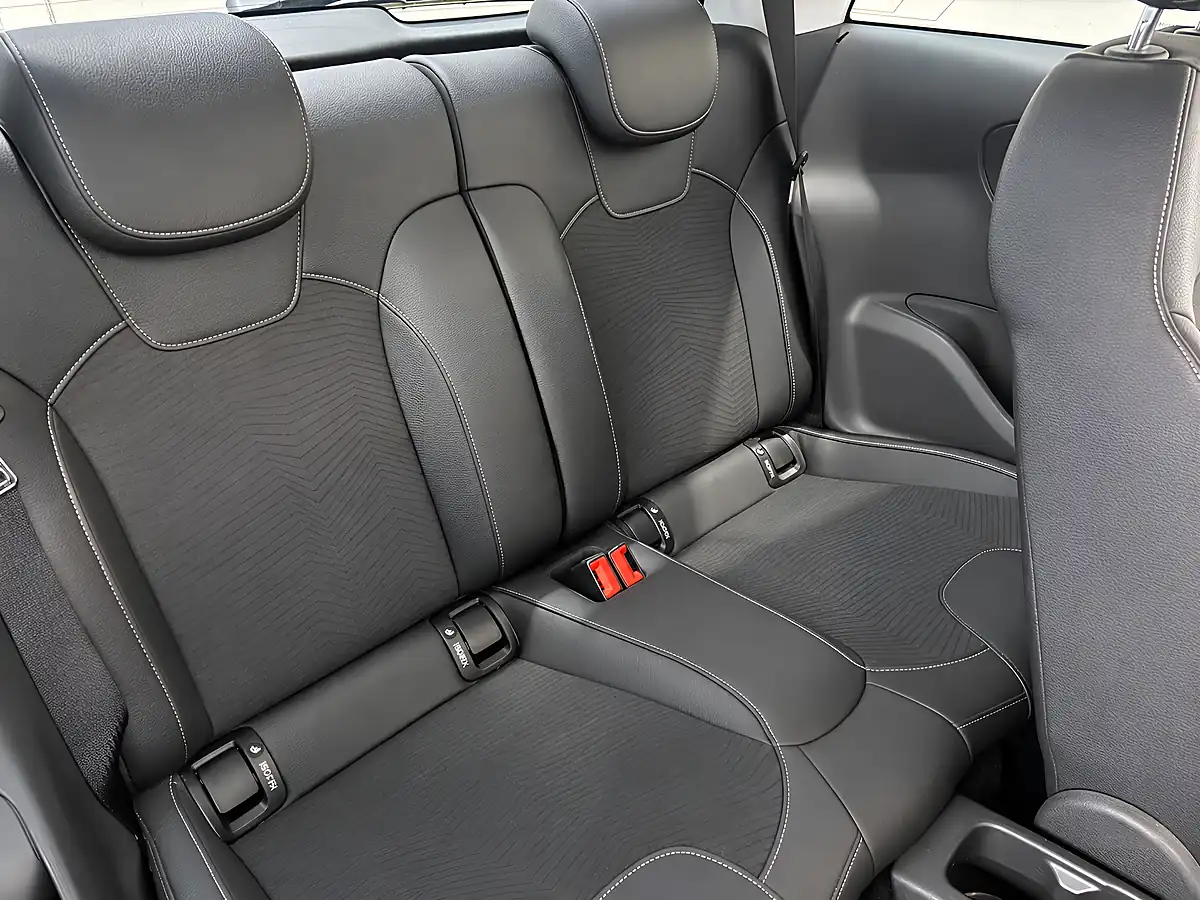 Used 2015 Vauxhall Adam Rocks Air White - Interior and Exterior details 19