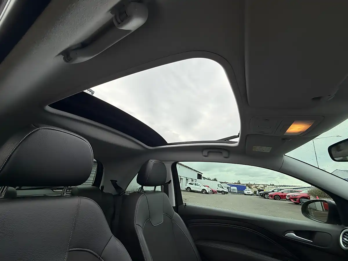 Used 2015 Vauxhall Adam Rocks Air Yellow - Interior and Exterior details 11