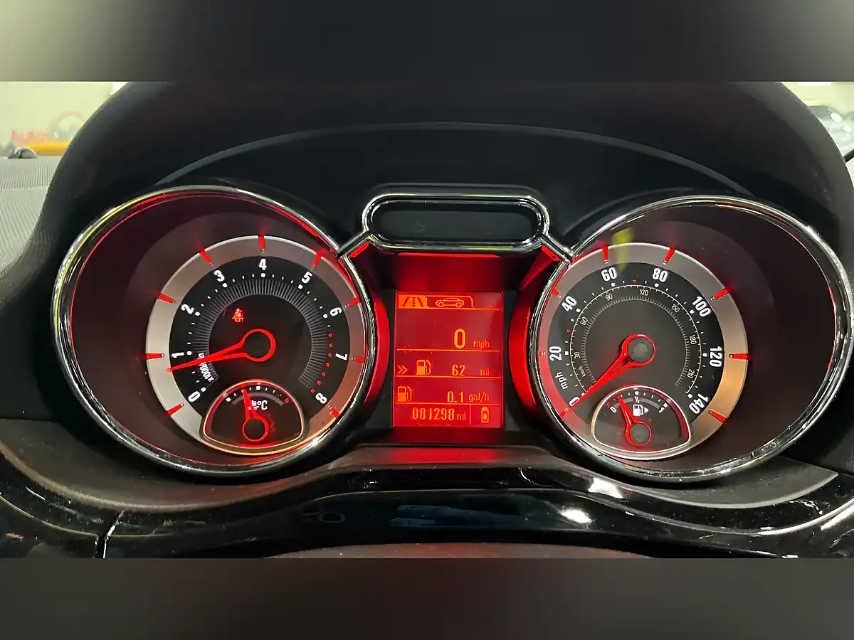 Used 2015 Vauxhall Adam Slam White - Interior and Exterior details 9
