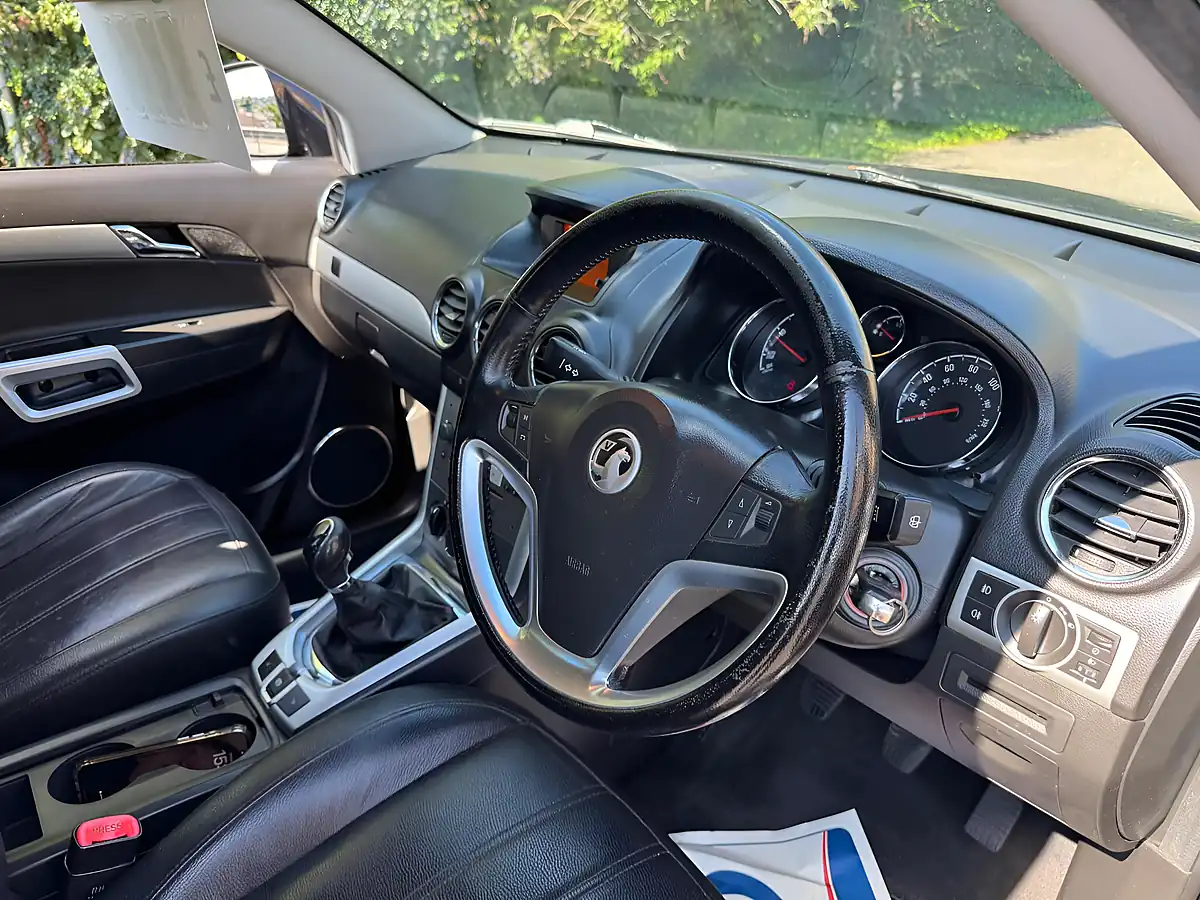 Used 2015 Vauxhall Antara Diamond Black - Interior and Exterior details 17