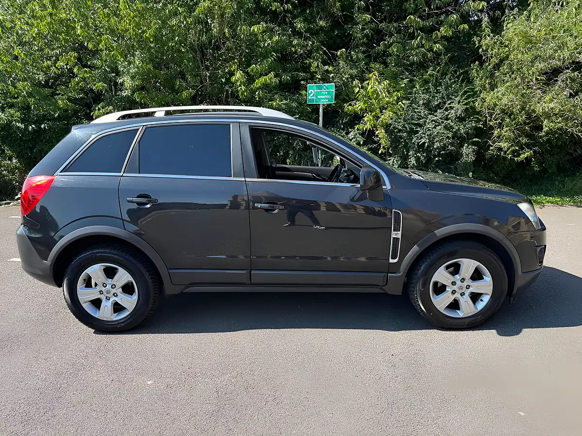 Used 2015 Vauxhall Antara Diamond Black - Interior and Exterior details 8