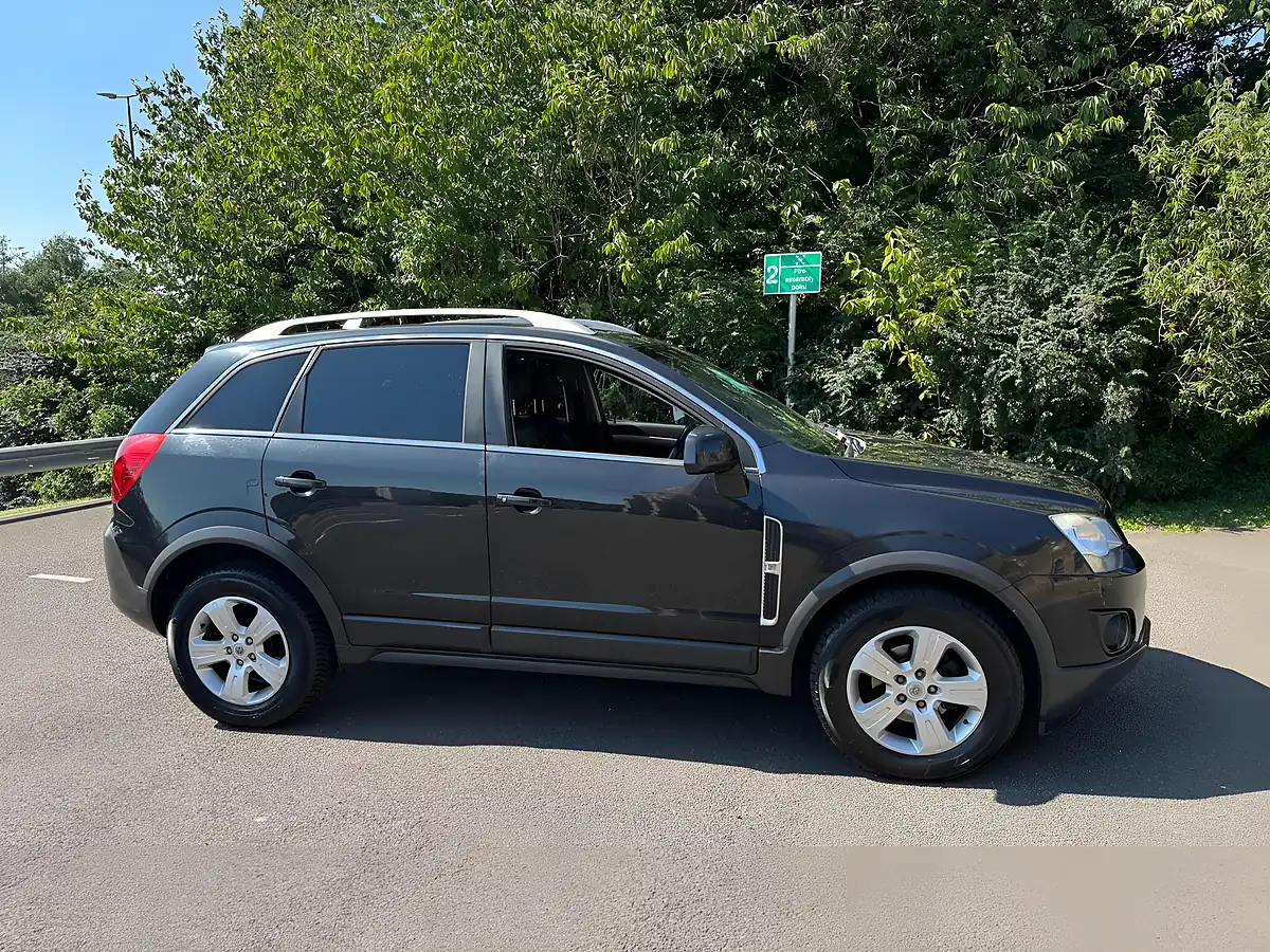 Used 2015 Vauxhall Antara Diamond Black - Interior and Exterior details 9