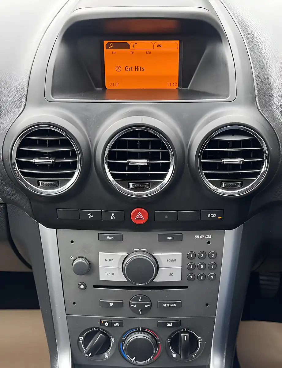 Used 2015 Vauxhall Antara Diamond Grey - Interior and Exterior details 15
