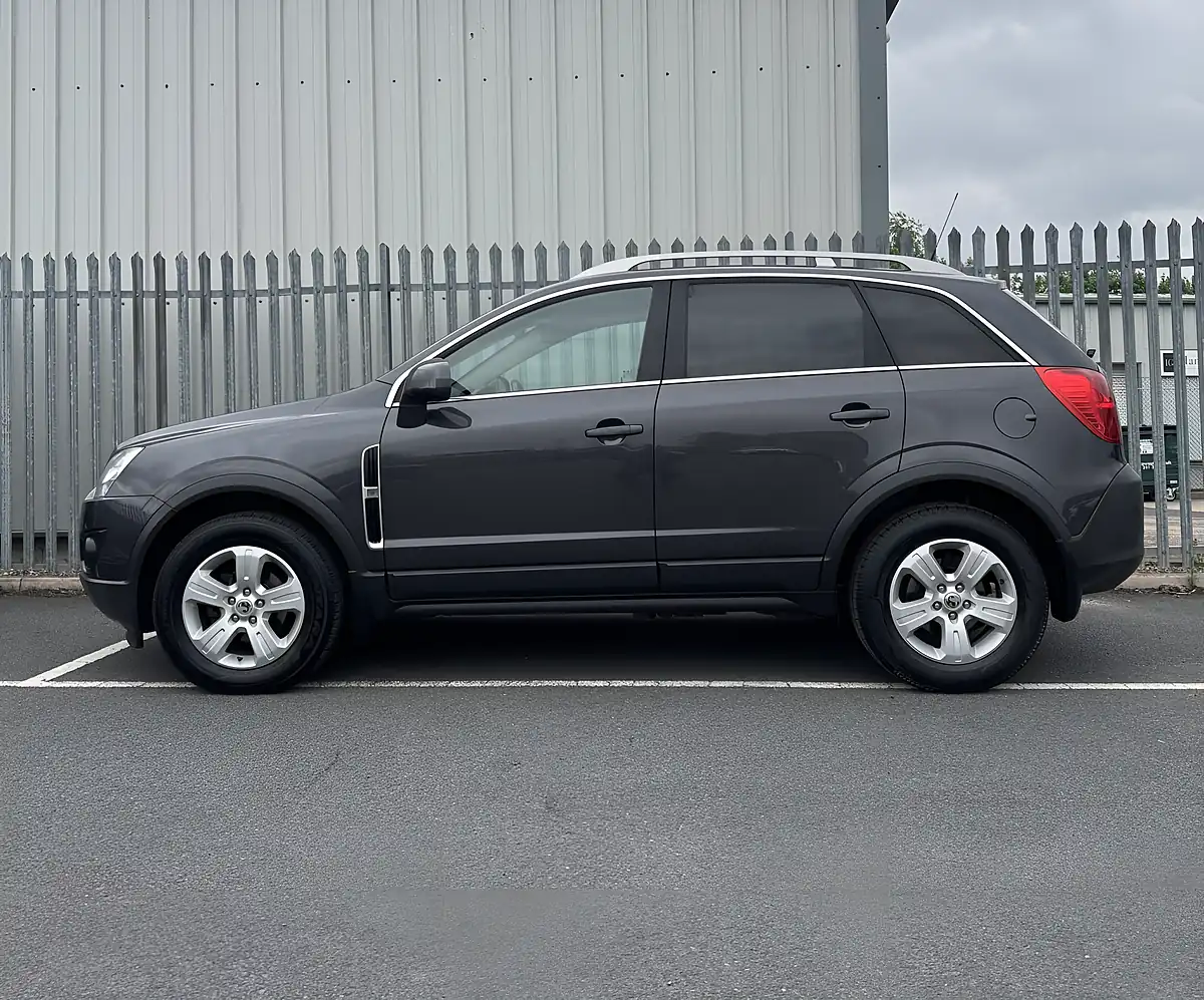 Used 2015 Vauxhall Antara Diamond Grey - Interior and Exterior details 8