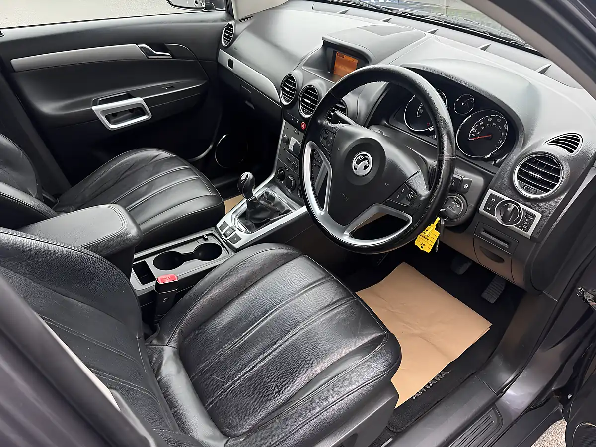 Used 2015 Vauxhall Antara Diamond Grey - Interior and Exterior details 9