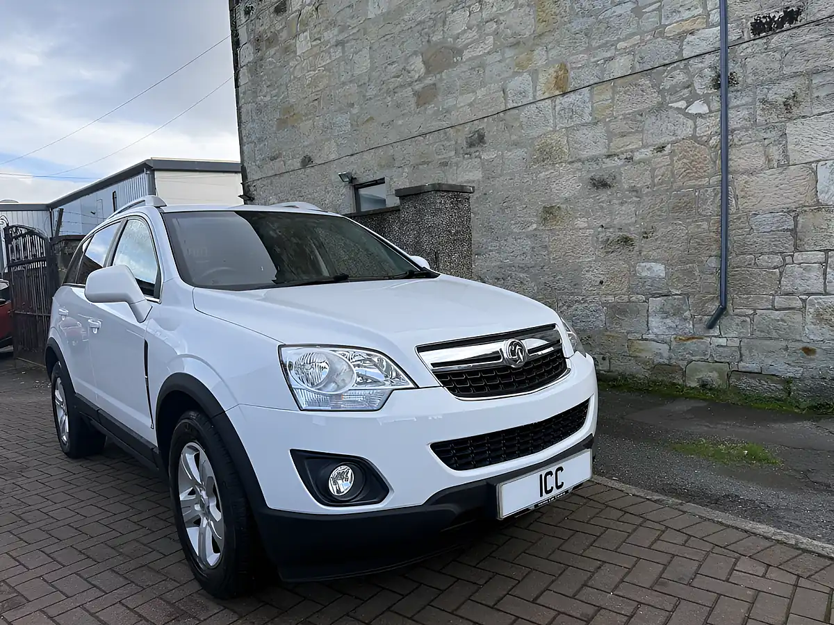 Used 2015 Vauxhall Antara Exclusiv White - Front View