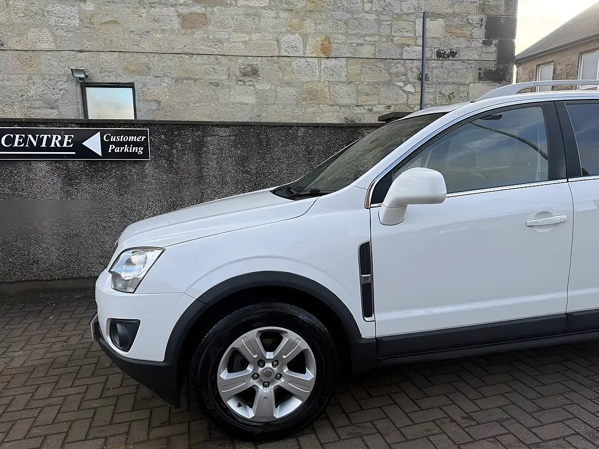 Used 2015 Vauxhall Antara Exclusiv White - Interior and Exterior details 10