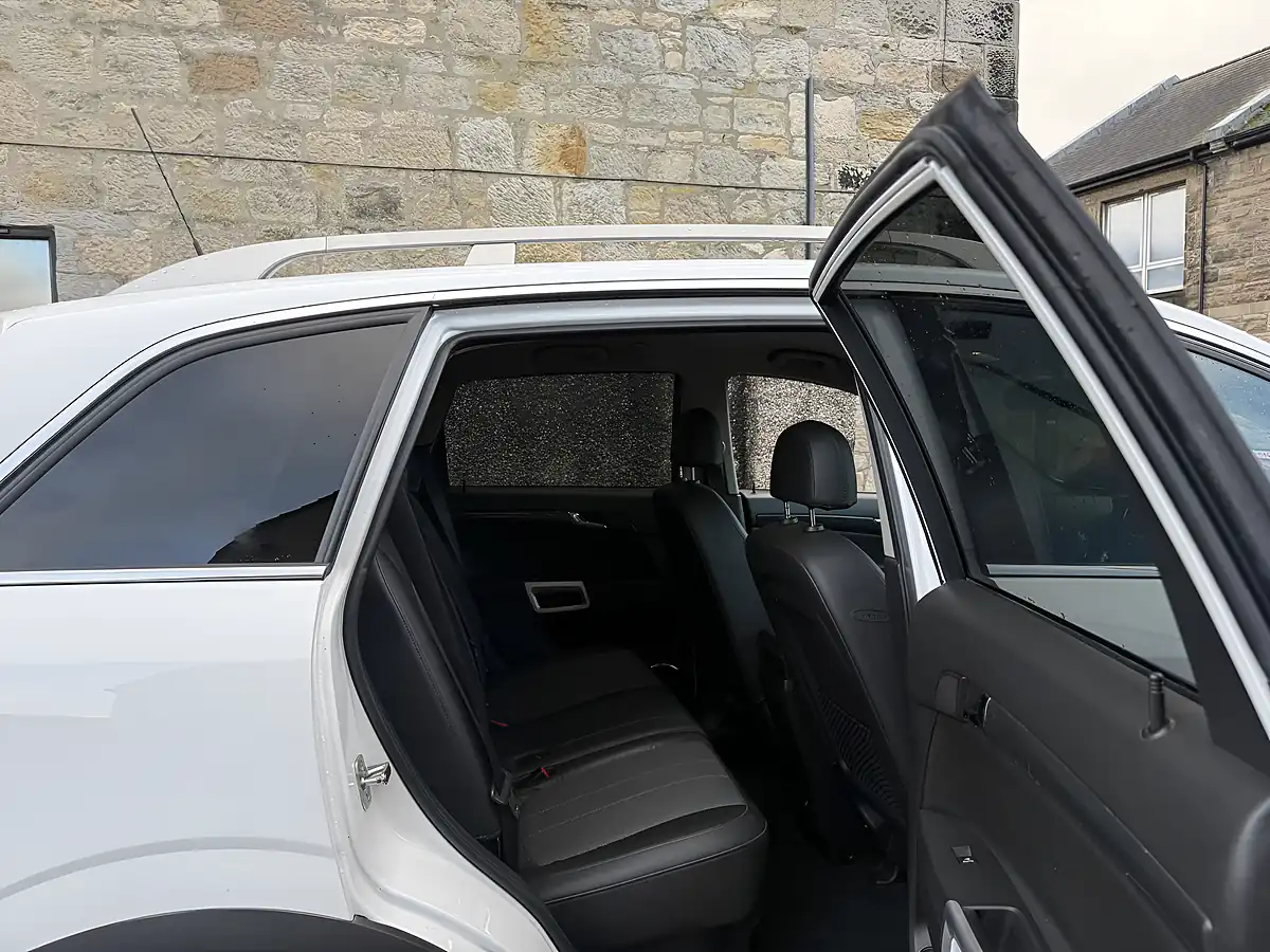 Used 2015 Vauxhall Antara Exclusiv White - Interior and Exterior details 12