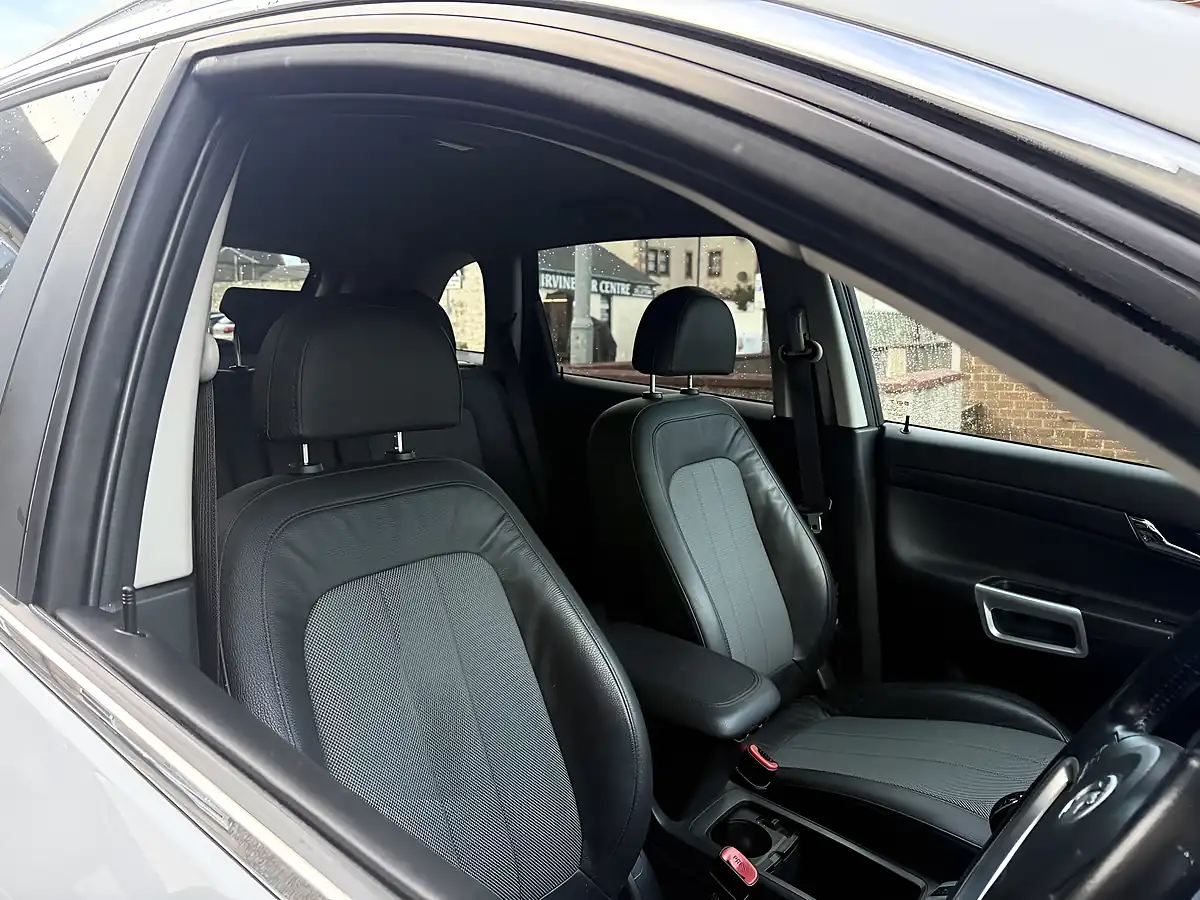Used 2015 Vauxhall Antara Exclusiv White - Interior and Exterior details 14