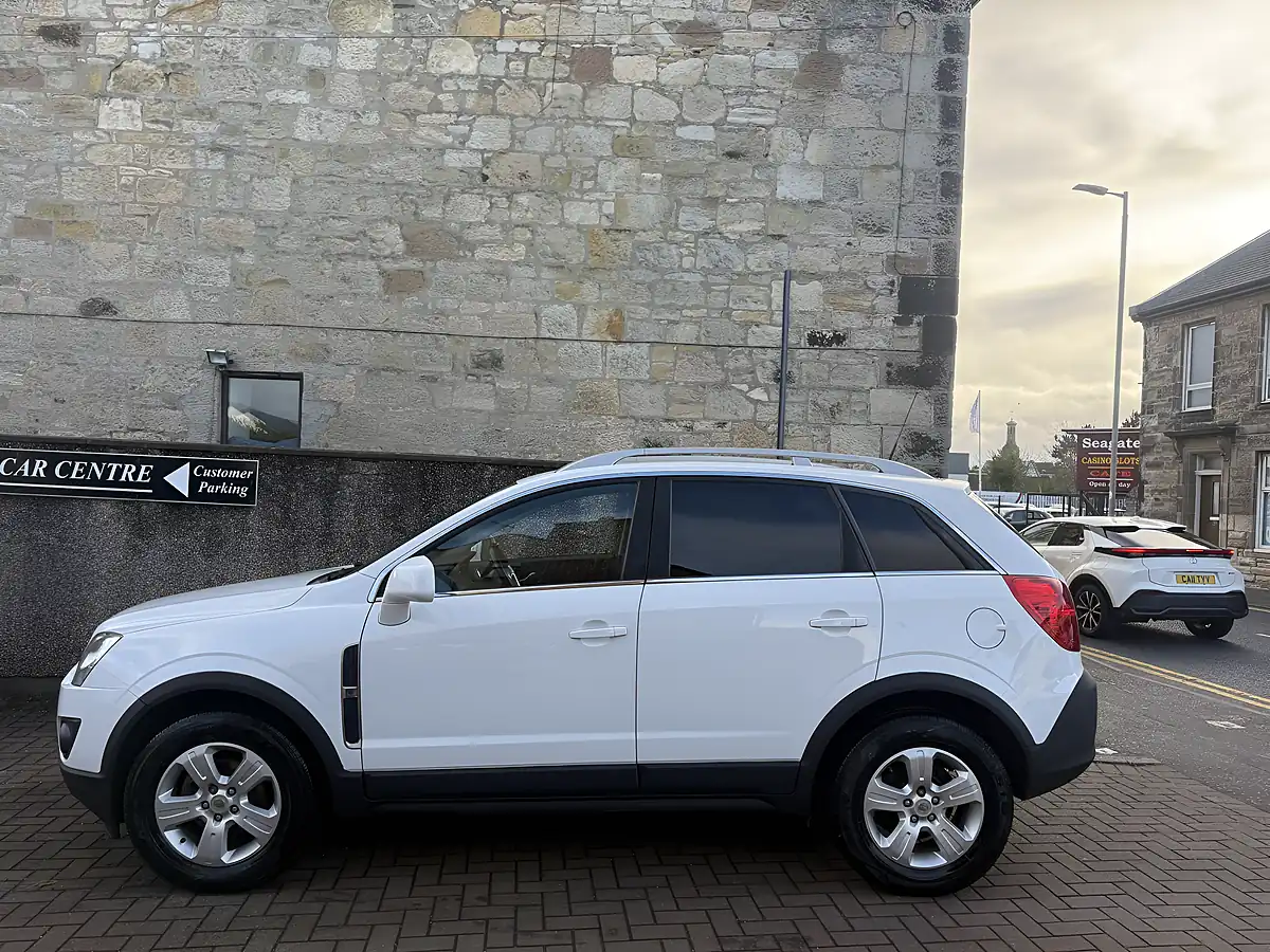 Used 2015 Vauxhall Antara Exclusiv White - Interior and Exterior details 4