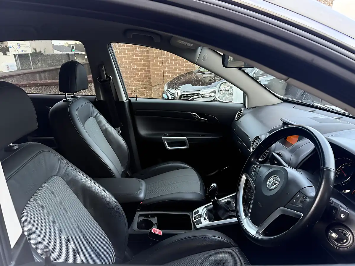 Used 2015 Vauxhall Antara Exclusiv White - Interior and Exterior details 6