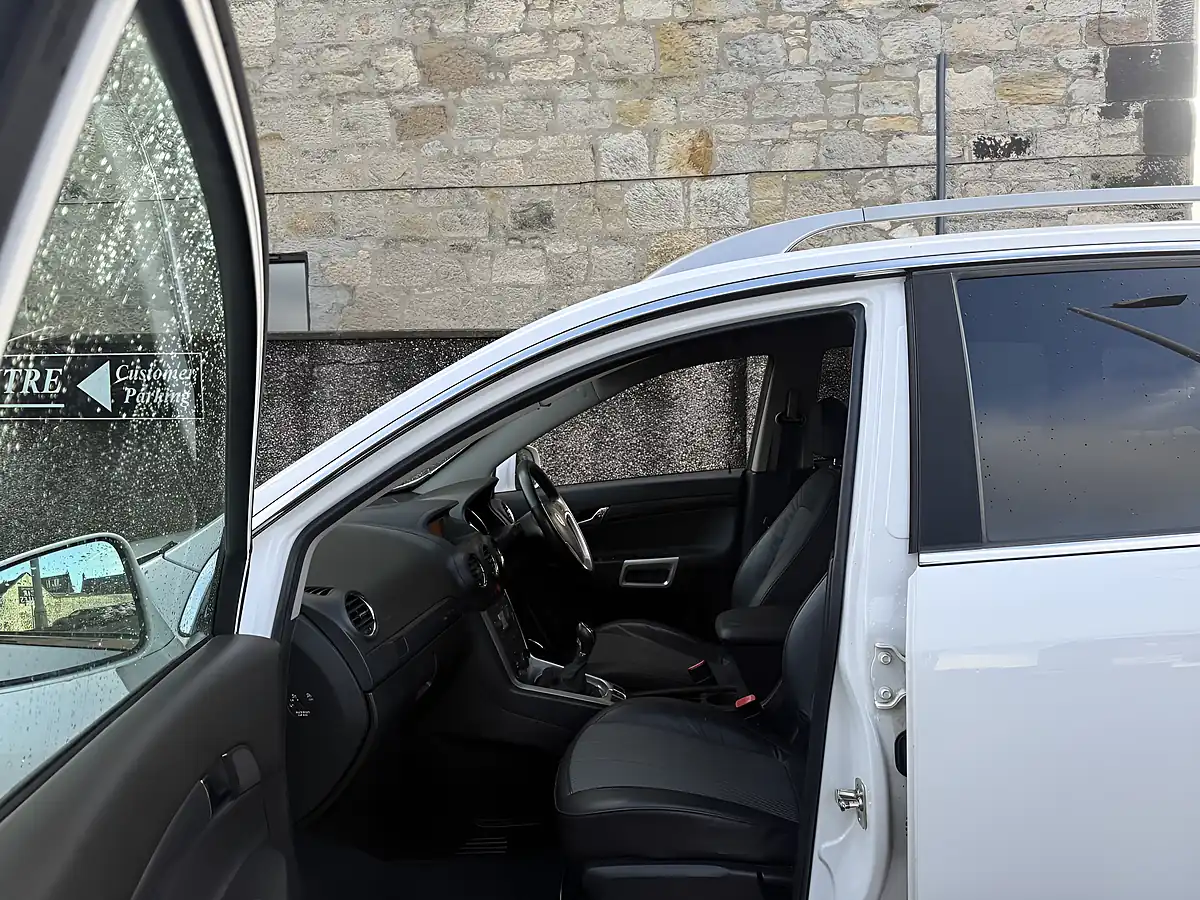 Used 2015 Vauxhall Antara Exclusiv White - Interior and Exterior details 7