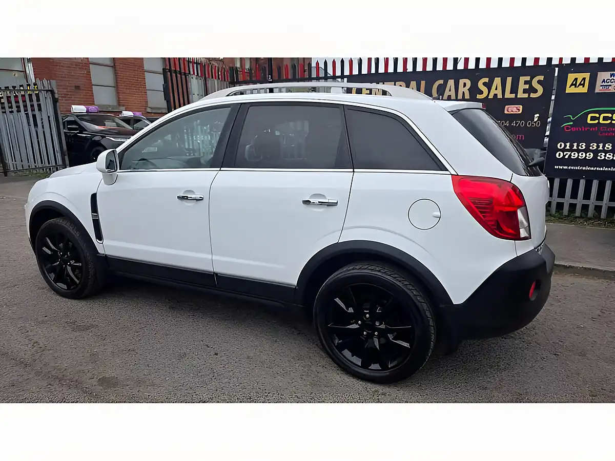 Used 2015 Vauxhall Antara Se White - Interior and Exterior details 11