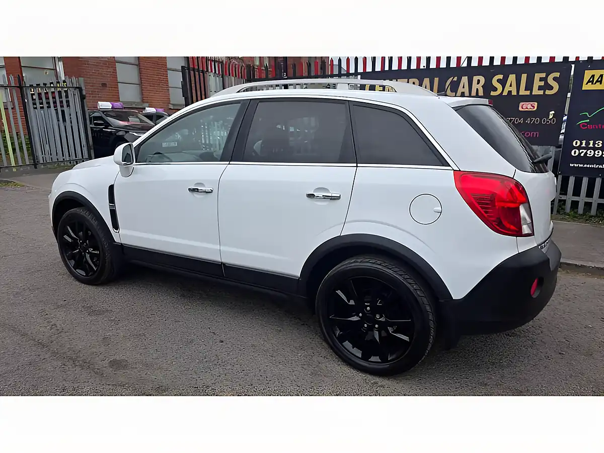 Used 2015 Vauxhall Antara Se White - Interior and Exterior details 12