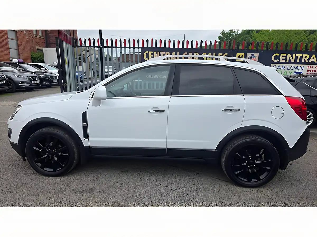 Used 2015 Vauxhall Antara Se White - Interior and Exterior details 13