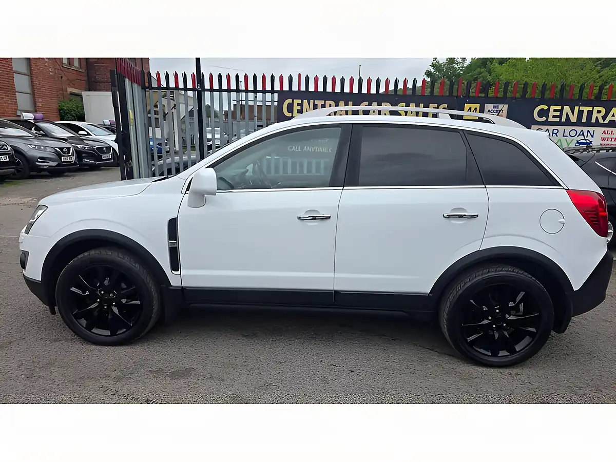 Used 2015 Vauxhall Antara Se White - Interior and Exterior details 14