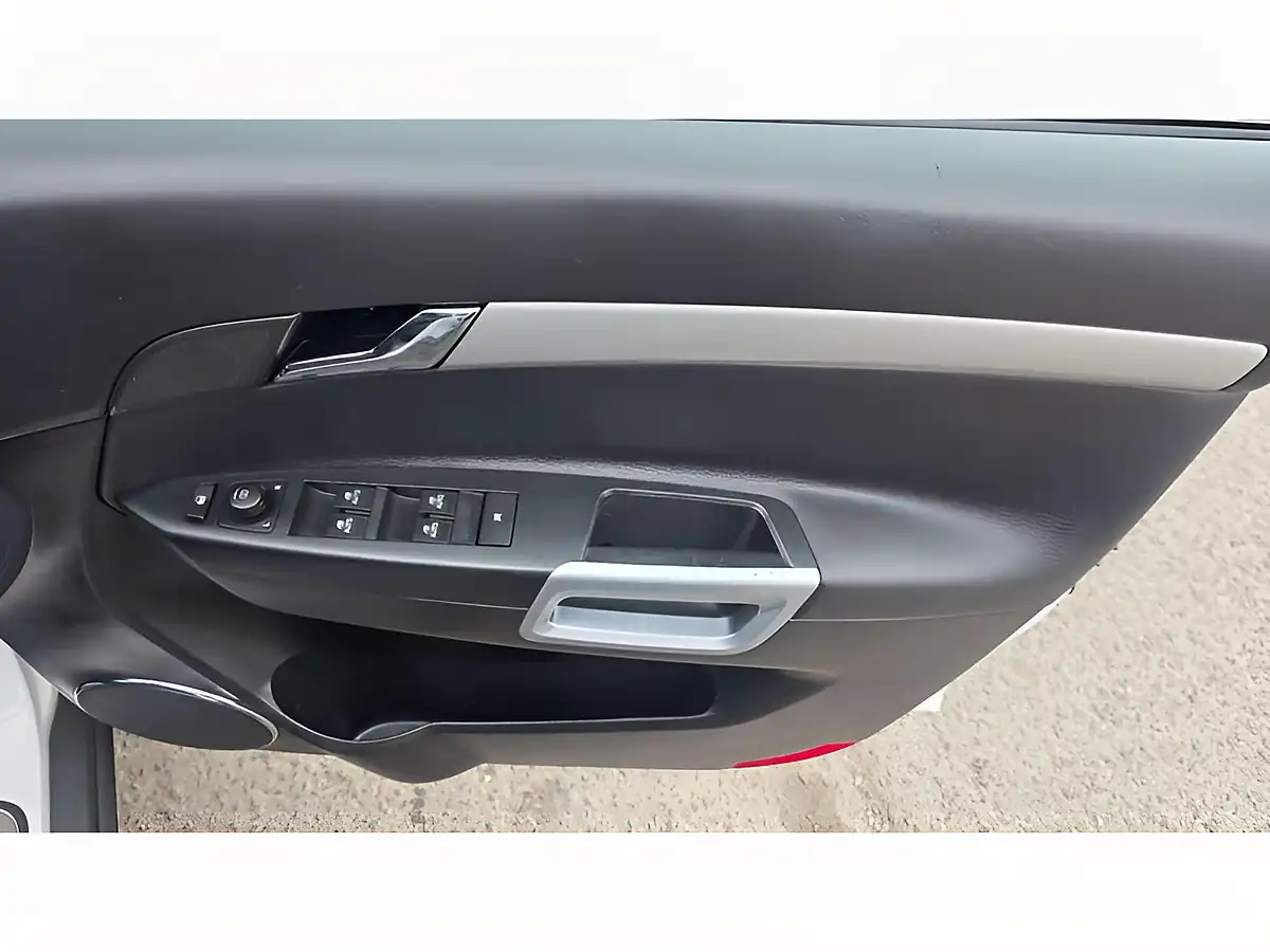 Used 2015 Vauxhall Antara Se White - Interior and Exterior details 19