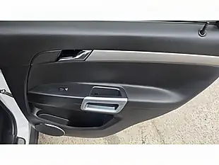 Used 2015 Vauxhall Antara Se White - Interior and Exterior details 20