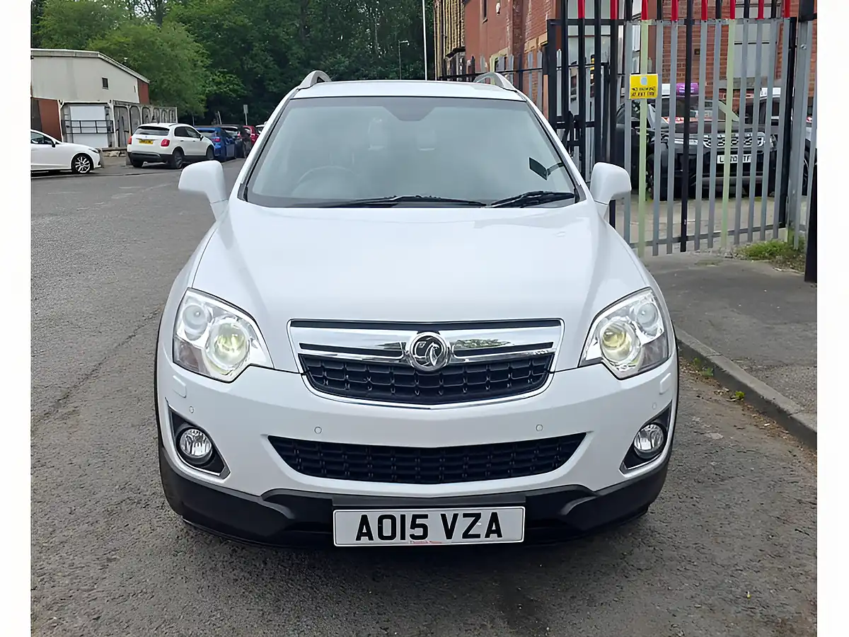 Used 2015 Vauxhall Antara Se White - Interior and Exterior details 3