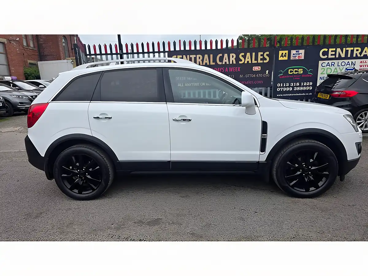 Used 2015 Vauxhall Antara Se White - Interior and Exterior details 5