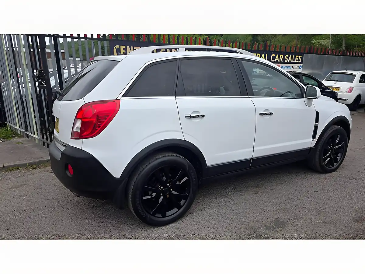 Used 2015 Vauxhall Antara Se White - Interior and Exterior details 7