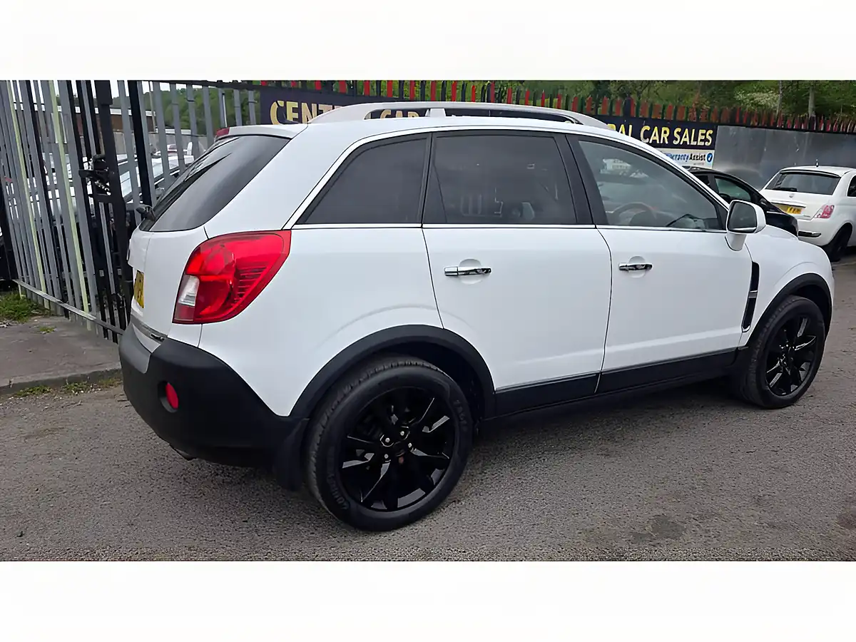 Used 2015 Vauxhall Antara Se White - Interior and Exterior details 8