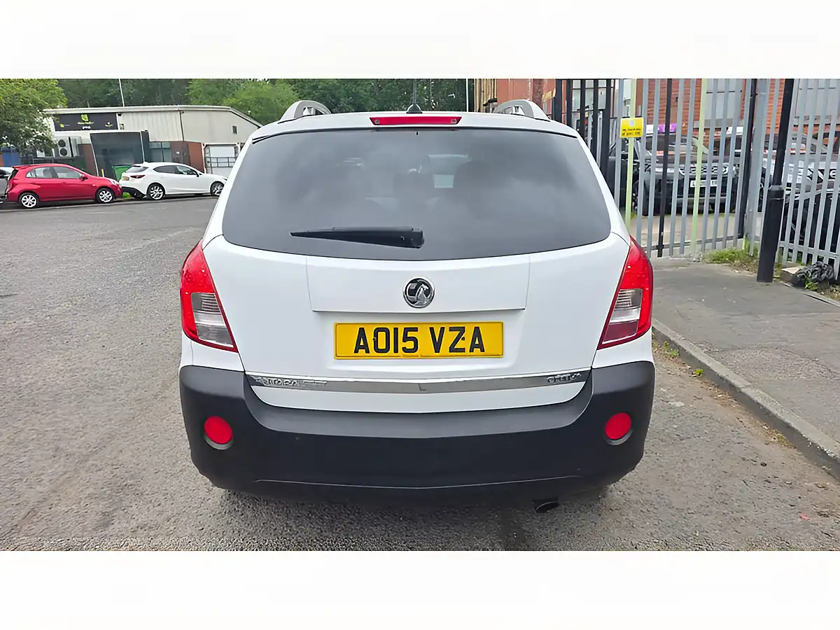 Used 2015 Vauxhall Antara Se White - Interior and Exterior details 9