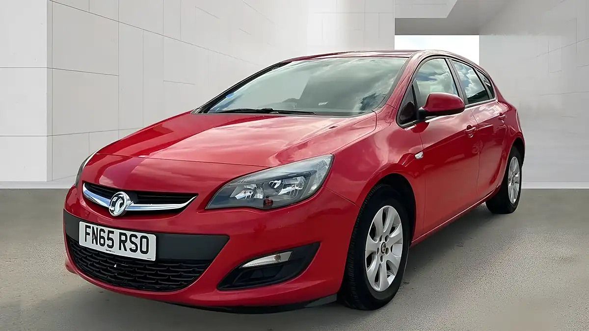 Used 2015 Vauxhall Astra Design Red - Interior and Exterior details 2